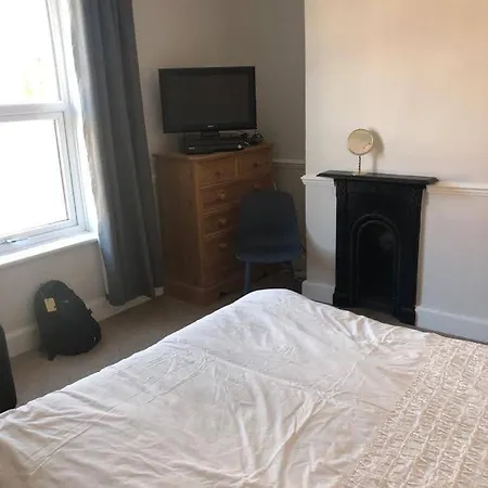 House With New Extension Close To Sea And Shops Holiday home *