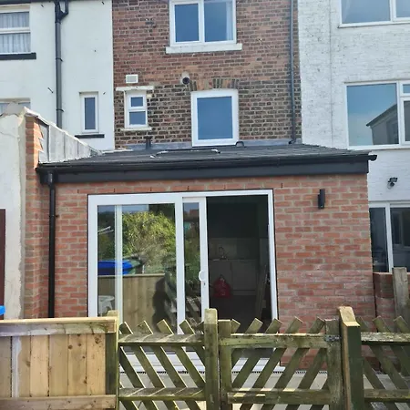 House With New Extension Close To Sea And Shops Ferienhaus *